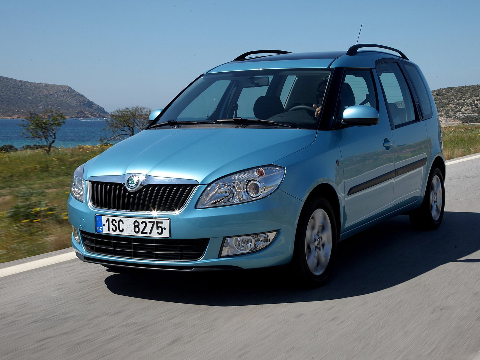 Skoda roomster размеры багажника