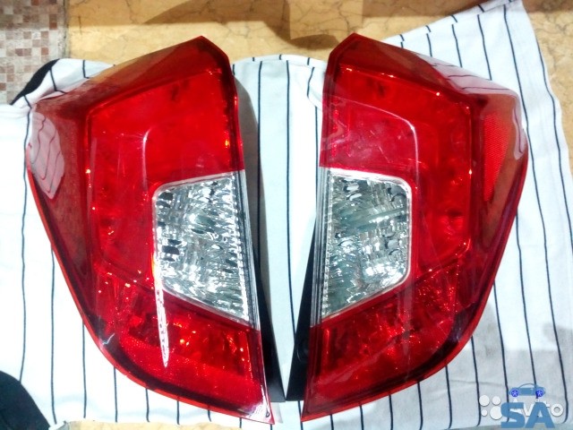 Два задних стоп-сигнала Два стоп сигнала