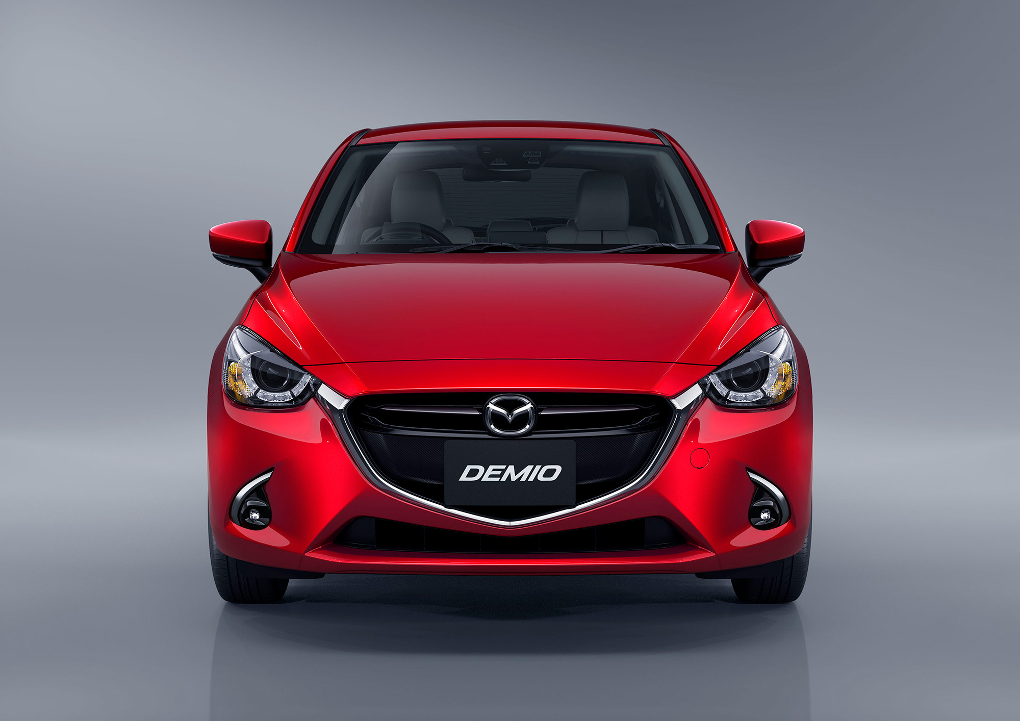 Mazda Demio спереди