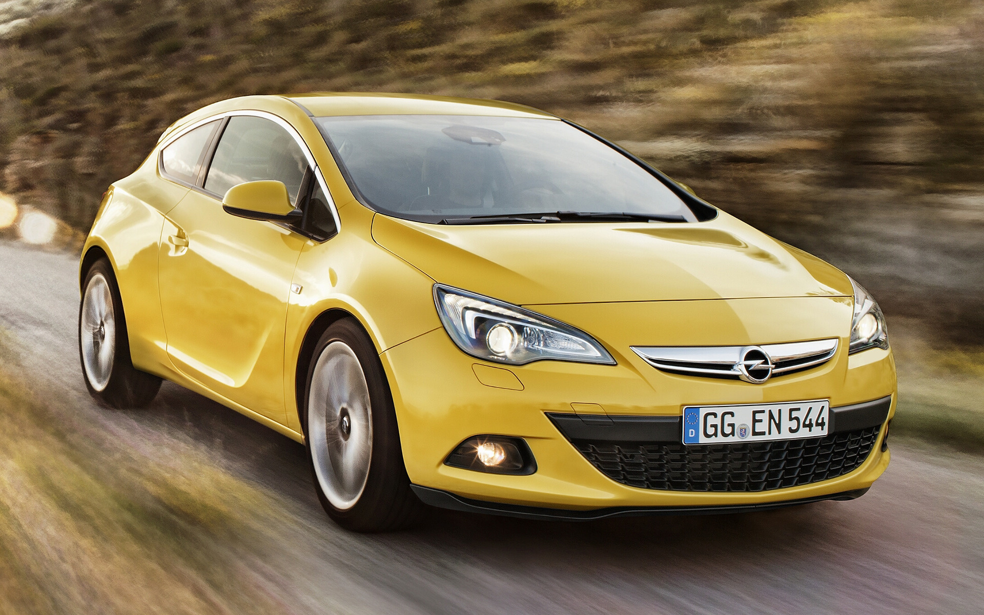 Почему на машине опель. Opel Astra 2014. Opel Astra GTC.